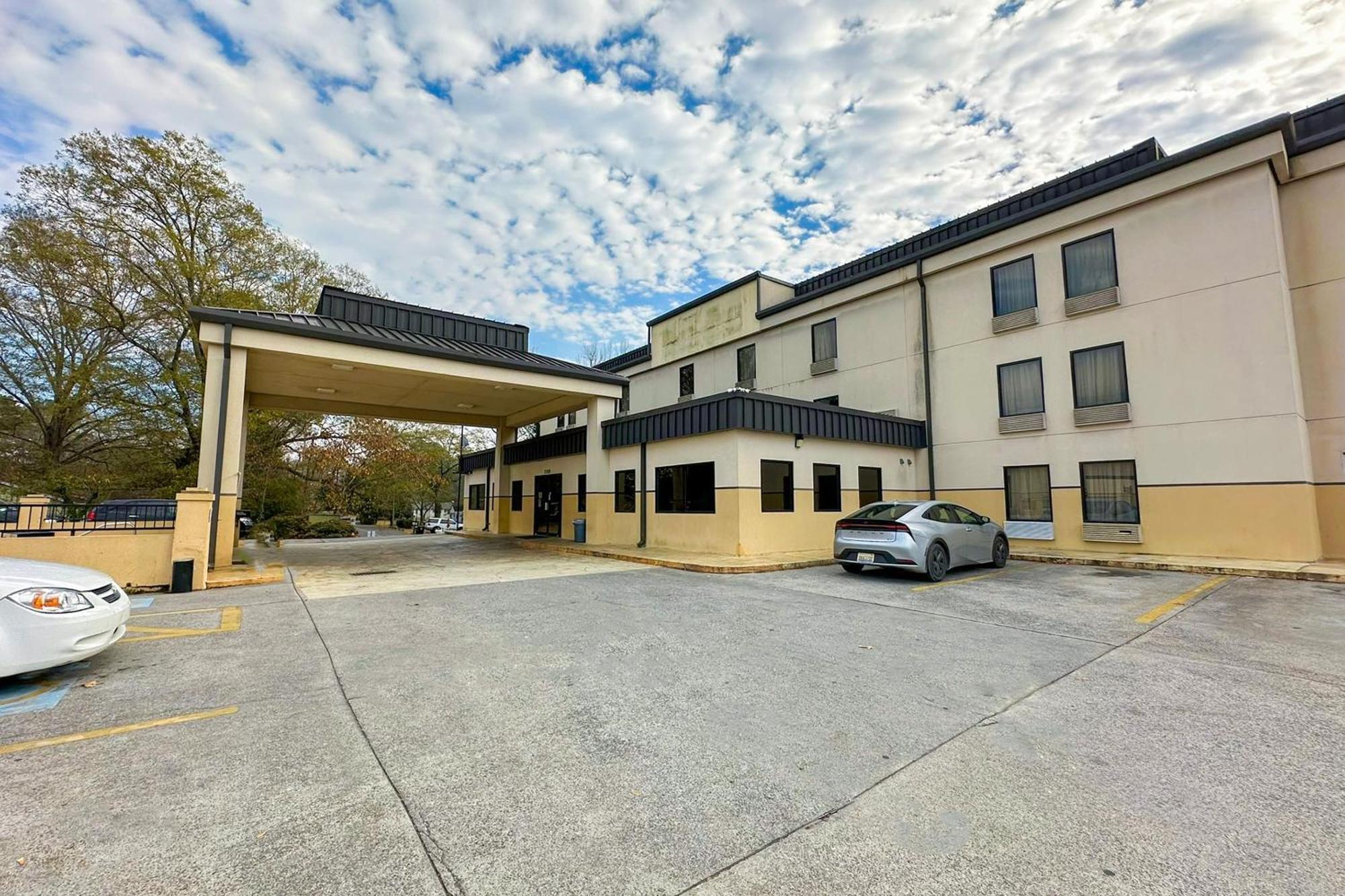 Oyo Hotel Rome West Ga Exterior photo